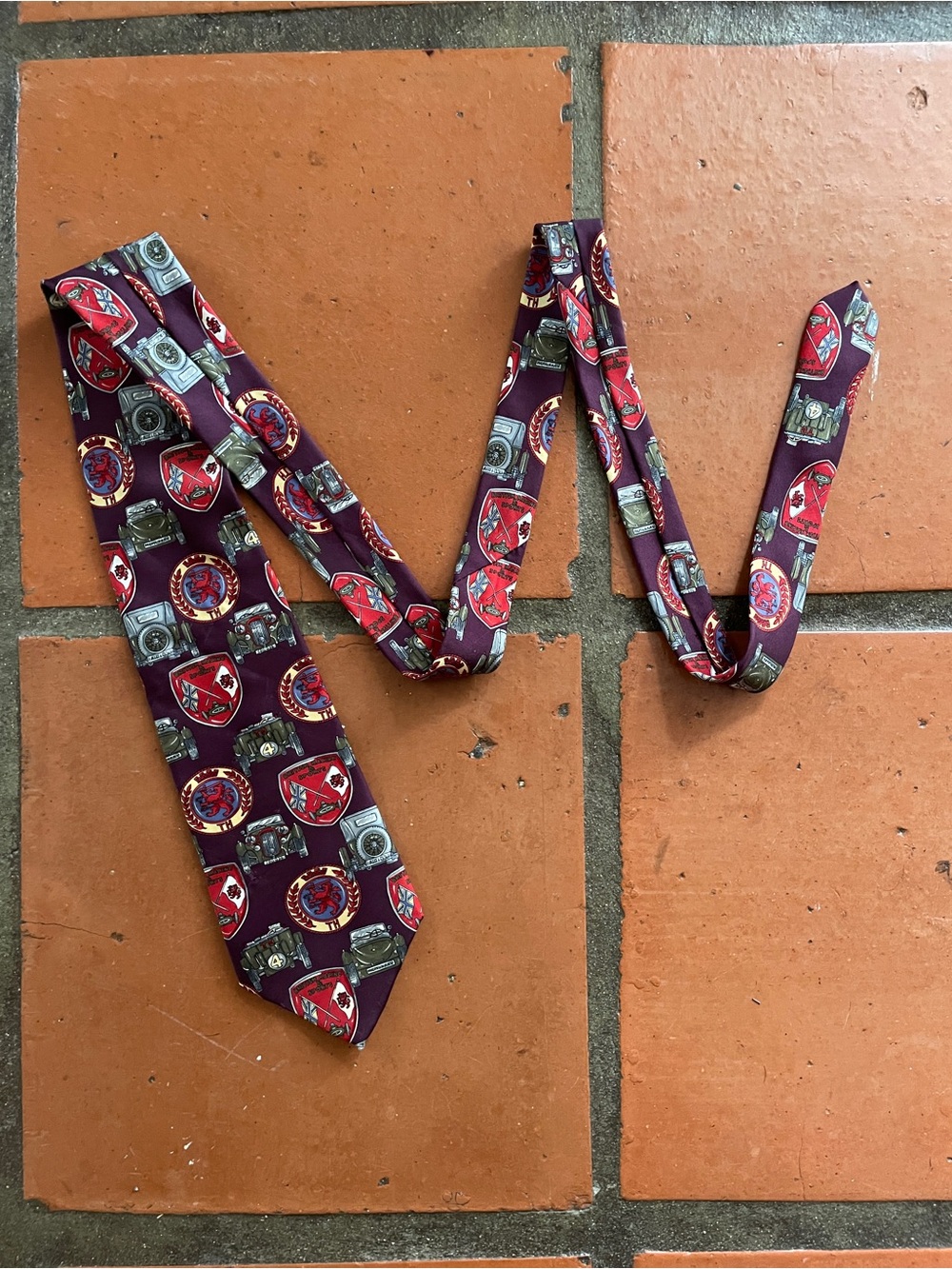 True vintage Y2K, Tommy Hilfiger silk Men's Burgundy Patterned Tie